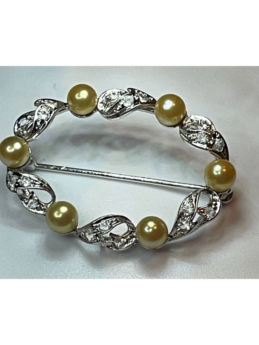 Vintage Silver Tone Faux Pearl Rhinestone Wreath Brooch Pin Oval Leaf